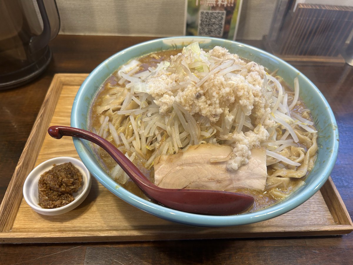 pig6699's tweet photo. クマガヤラーメンスタンド@熊谷市
限定 カレー豚RAMEN 🍜特盛り、脂多め、麺カタ、ニンニク別皿🐷
濃厚カレー、美味っ👍
汁完🙏
#クマガヤラーメンスタンド #ラーメン #カレー #熊谷市 https://t.co/E95kDm2uWS