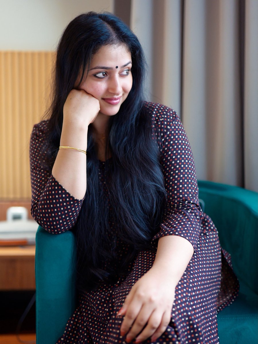 SooriyanFMlk's tweet photo. மலையாளப் பைங்கிளியே ....
#anusithra #actress #sooriyanfm https://t.co/MVy1tajj5Y