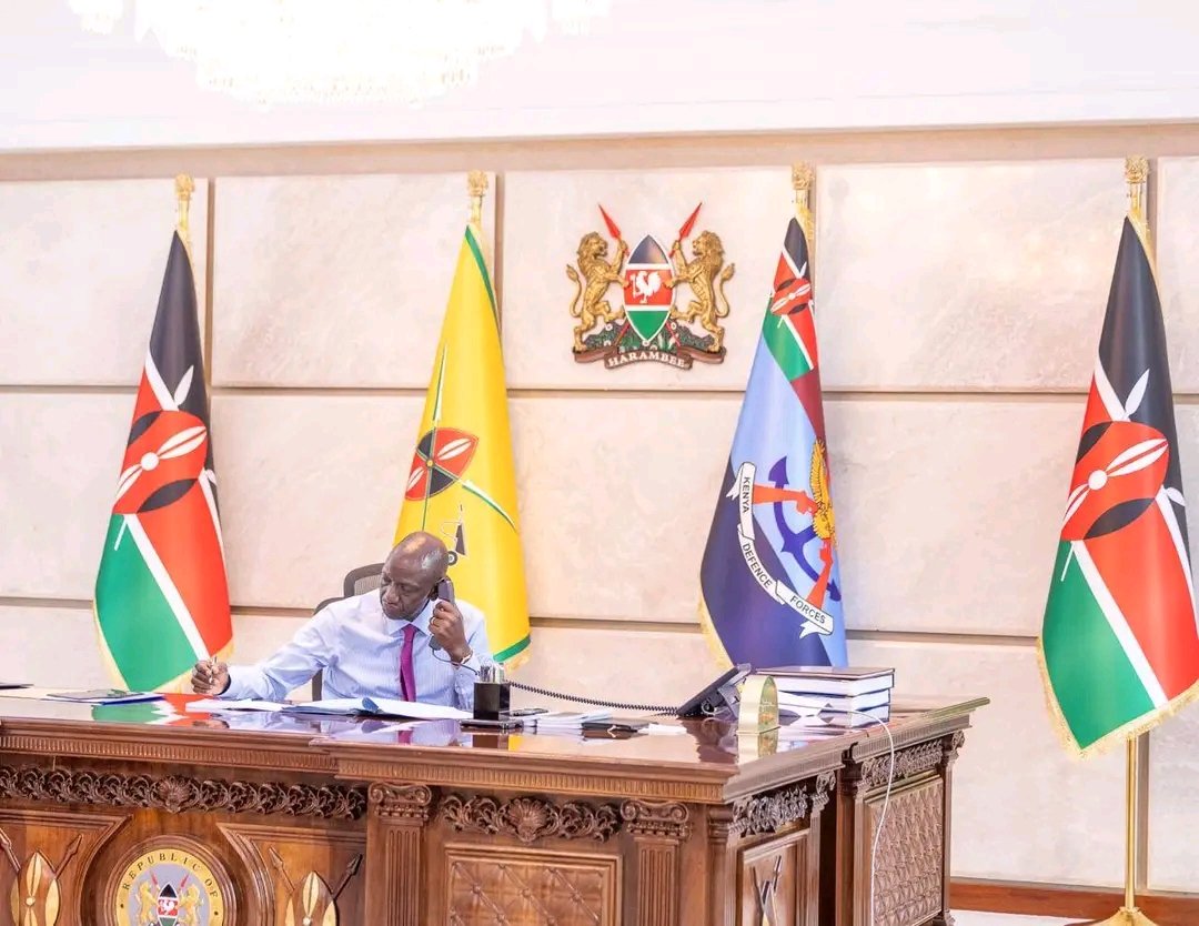 omwambaKE's tweet photo. President William Ruto is already at his office ahead of his Special Address to the Nation tonight at 7PM from Statehouse, Nairobi. https://t.co/OgAcrcyBZN