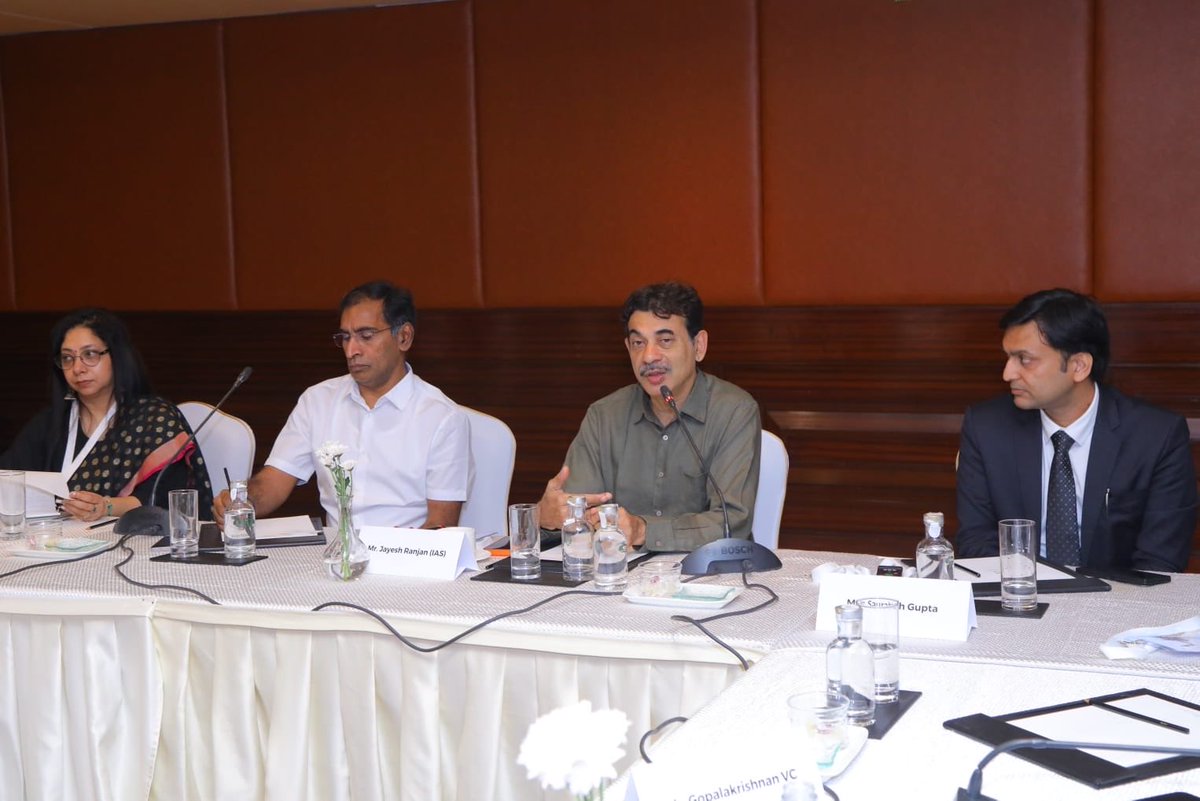 jayesh_ranjan's tweet photo. UK Govt @UKinIndia convened a technical workshop in Hyd on financing freight EVs &amp; EV charging infra. 
We deliberated on priority financing and policy pathways for accelerating clean mobility to advance Telangana's net-zero ambitions. 
@NITIAayog @energygovuk @KPMGIndia @kpmguk https://t.co/N4rrM92F1Y