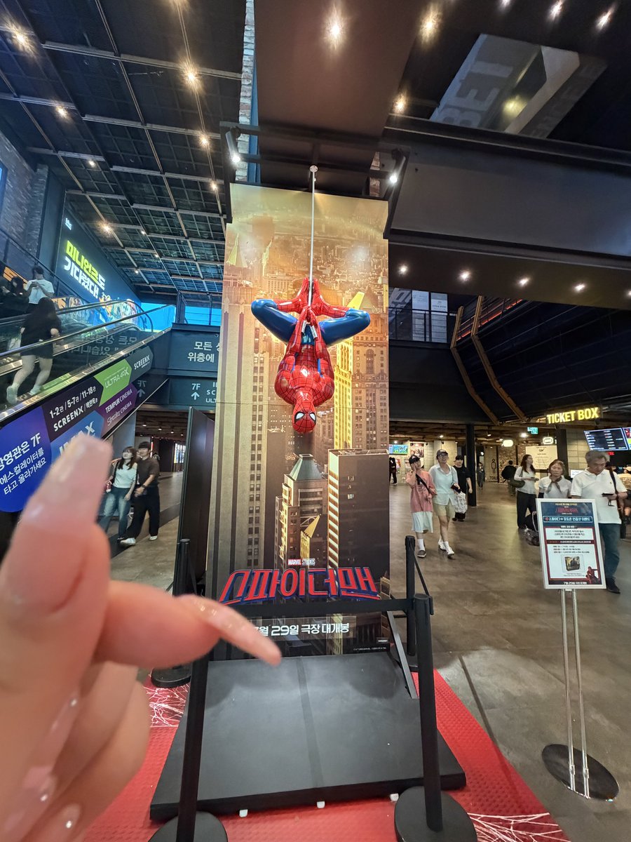 ju3am's tweet photo. peter parker oppa https://t.co/zbBGCXjsGj