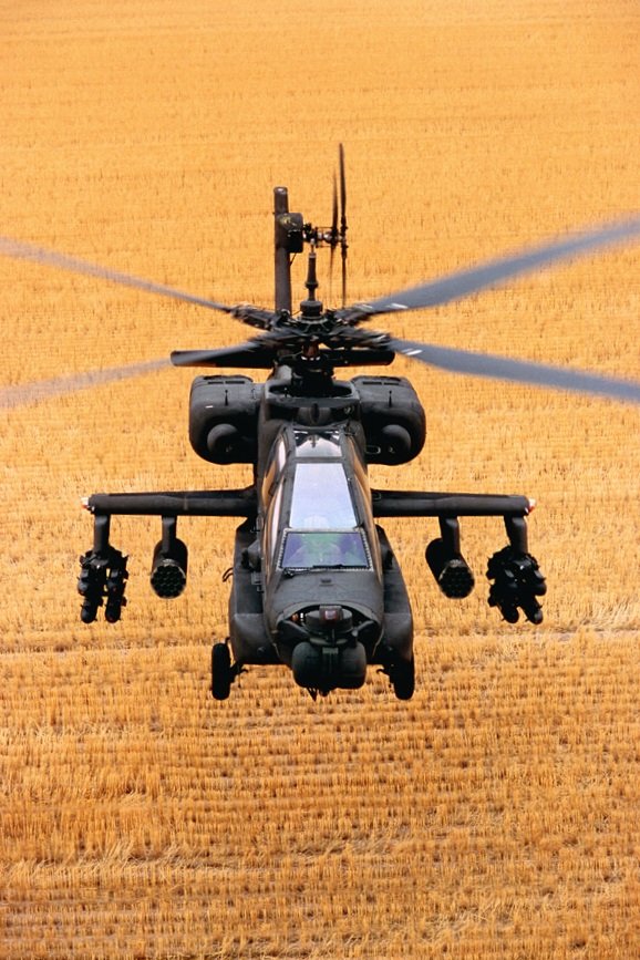 RealAirPower1's tweet photo. There is something deeply apex-predatory about the Apache. From this angle, doesn't it look like a weaponized dragonfly? Like doesn’t the M-TADS/PNVS sensor turret mimic the compound eyes of a dragonfly watching its prey? The helicopter's slender airframe presents almost zero profile, while its wing stubs and underbelly chain gun hang like deadly mandibles ready to strike at enemy armor! It's a scary looking helicopter.