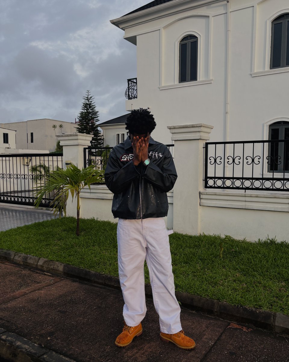 emmyboyy_'s tweet photo. Success has a quiet side. even when you’ve made progress, life isn’t perfect.  Only I know what I survived and sacrificed. https://t.co/2Atl7NUe3k