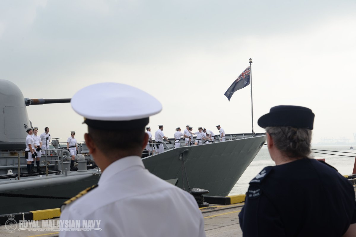 tldm_rasmi's tweet photo. Selamat datang HMAS PERTH! Ketibaan kapal milik Tentera Laut Diraja Australia pada 29 Julai disambut delegasi TLDM yang diketuai oleh Pengarah Audit dan Integriti dari Bahagian Inspektorat Jeneral bersama wakil Kedutaan Australia di Malaysia.
Lanjut: https://t.co/uGqFJO2MvP https://t.co/AHd5VR796h