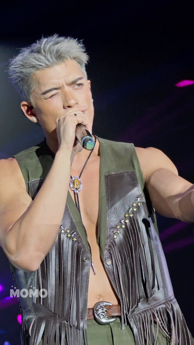 It's getting hot in here🫠 #JossGawinConcert #JossWayar