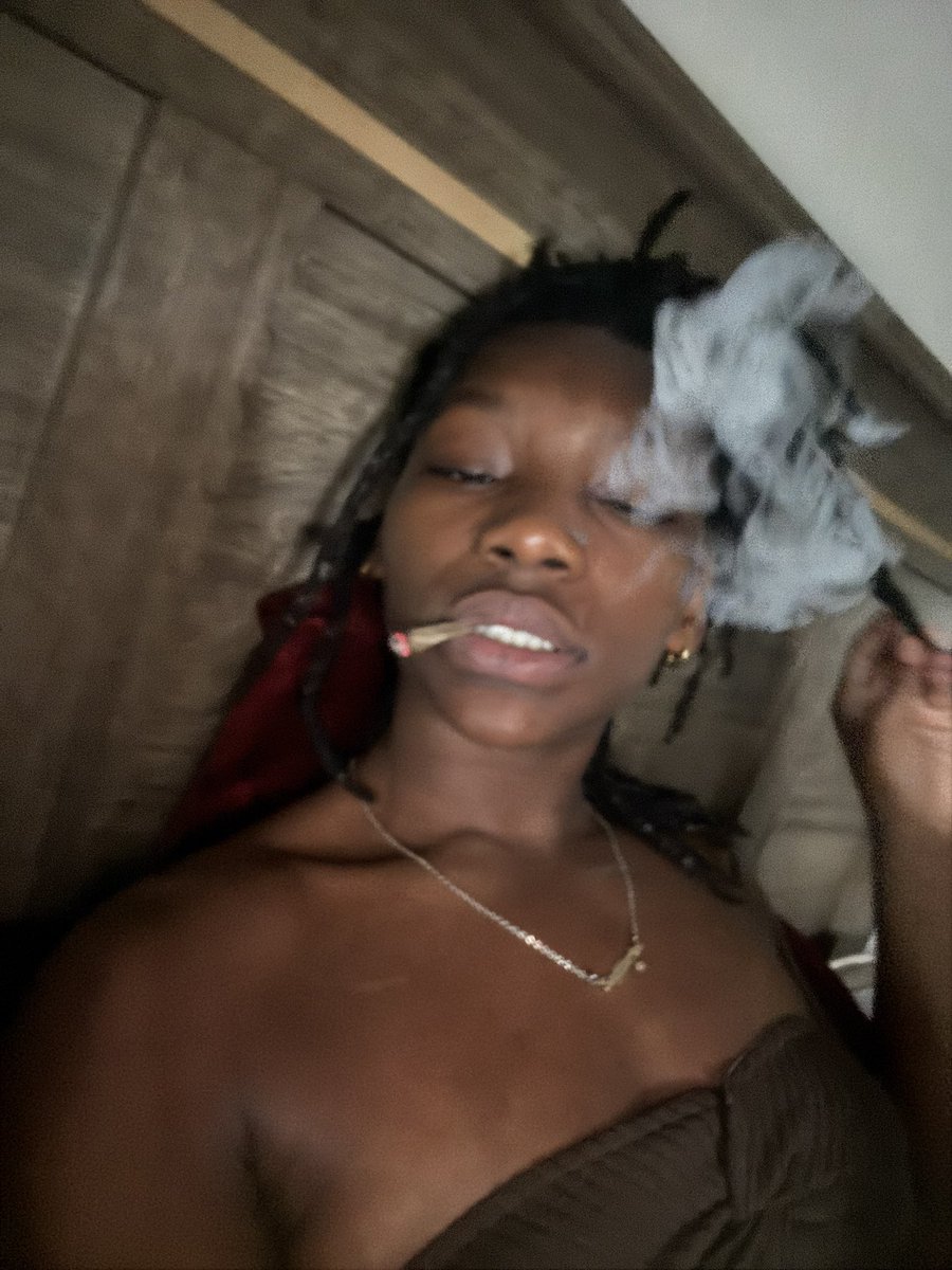 BraylonRiley's tweet photo. To Do List 
-
-
-Eat a sandwich with takis while gardening 🍃✨ Check 🙂‍↔️ https://t.co/ipPZb3e7oN https://t.co/PwpgUOQcMx