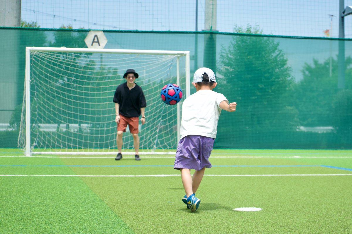 MIFA_TACHIKAWA's tweet photo. 【MIFA FP立川「夏休み体験ワークショップ presented by molten」開催中⚽️️】
「MIFA FP×molten」のイベント開催中☀️
親子で「組み立て式サッカーボール」を作ったり、ボールを蹴って遊べるエリアでたくさん楽しんでいます！
開催時間は9時-17時！当日参加もOK！
ぜひご来場下さい♪
#MIFA #molten https://t.co/RPgJ3PhVI8
