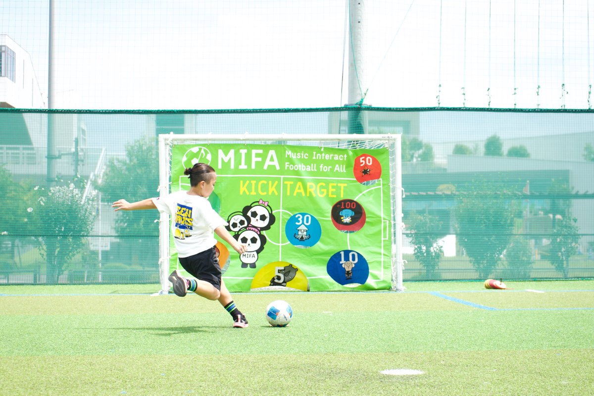 MIFA_TACHIKAWA's tweet photo. 【MIFA FP立川「夏休み体験ワークショップ presented by molten」開催中⚽️️】
「MIFA FP×molten」のイベント開催中☀️
親子で「組み立て式サッカーボール」を作ったり、ボールを蹴って遊べるエリアでたくさん楽しんでいます！
開催時間は9時-17時！当日参加もOK！
ぜひご来場下さい♪
#MIFA #molten https://t.co/RPgJ3PhVI8