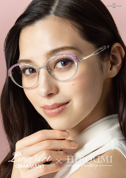 CHARMANT_Ginza's tweet photo. 本日の営業時間は11:00～19:00でございます。
【15th記念コレクション】
-花筏 hanaikada-
舞い散った花びらが水面にゆらめくさまをピンクサファイアのグラデーションとダイヤモンドで描いたハイジュエリーモデル。

#メガネ #銀座 #シャルマン #HIROUMI #中条あやみ
https://t.co/kyhSSJAopD https://t.co/gHxU8nZrDK