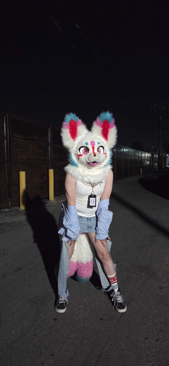 Neko_Inari_Cos's tweet photo. Gawr surprise teheh #furry https://t.co/9zuZprPy4Q