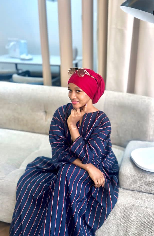 AishattAli's tweet photo. I'm Still single please can we exchange WhatsApp number??😭😭 https://t.co/7CTSInbRbE