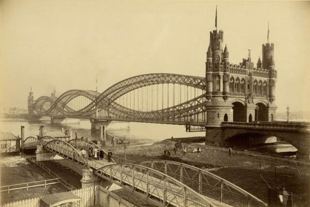 phothistory's tweet photo. Мост через реку Эльбу в Гамбурге, 1888 год. https://t.co/zqKNlabKVv