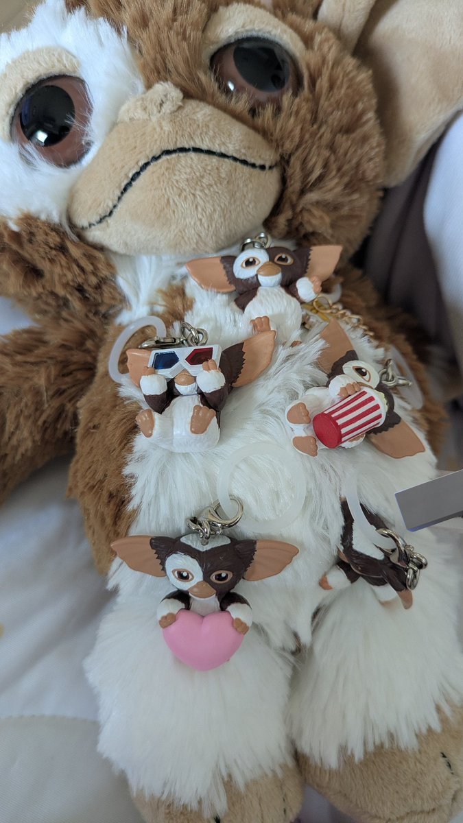 Snow18924763's tweet photo. グレムリンのめじるしアクセサリー買えた🍿
人がたくさん並んでたから焦ったけどこれには誰も並んでなかった😂
なかなか3Dメガネでなくてたくさん回したけど全部可愛い！ https://t.co/aJyjpqxq3j