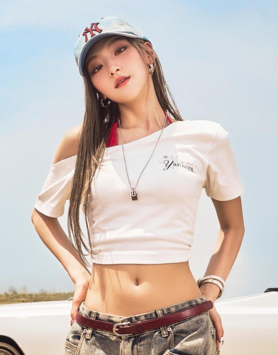 tLegendaryKissy's tweet photo. @forever4kiof That girl never saw this Haneul 👊 https://t.co/cPO3MZylRE
