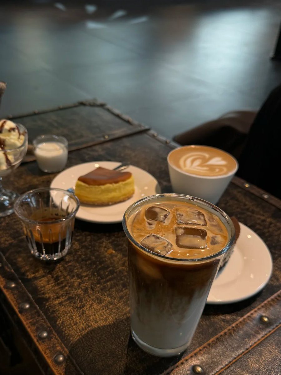 Mruilaaaa's tweet photo. Looking through my photo album, I realized the last coffee photo I took was a month ago a silence spanning an entire season. Today, I’ve picked up my cup again, and with it, the desire to document the moment. https://t.co/qXeaLrWkv2