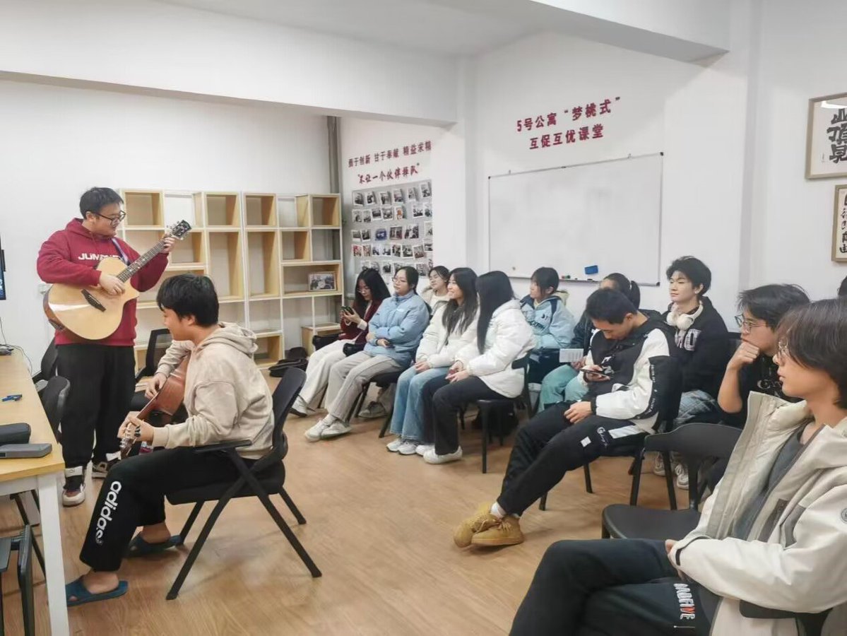 ErnestoSponzh's tweet photo. Hey music lovers! Our campus Guitar Club is hosting an open jam session this Fri 7PM at the Student Center Lobby. Come strum, sing, or just vibe with fellow music freaks! Free snacks u0026 gear available. See you there! https://t.co/nV3W3febAJ