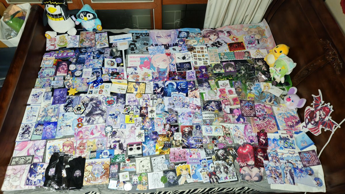 Jakads's tweet photo. 非常感谢大家来到缀梦，也辛苦大家了！！能够作为最后一场活动站在大家面前，真的让我感到非常开心！！

（可能有一部分礼物没有拍进去……不过大家送的每一份礼物，我都会好好珍藏！）

#Dotream #缀梦 https://t.co/xikkeCr1pv