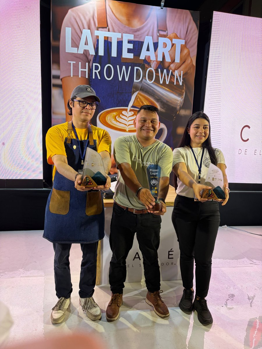 ISCafe_SV's tweet photo. ¡Felicidades a los ganadores del Campeonato Arte Latte 2026! 😎🏆☕️

​Un reconocimiento especial a Steven Gamero, quien obtuvo el primer lugar entre los 50 participantes. 👏✨ 

Animamos a todos los baristas a seguir perfeccionándose y disfrutando de la pasión del arte latte. https://t.co/7UJtYyRvcB