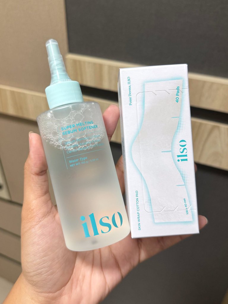 reviewchoey's tweet photo. โทนเนอร์ ilso รับจบบ ขวดใหญ่เท่าบ้าน ใช้ได้นานนมากกก แล้วให้มาพร้อมสำลีแบบนี้เลย ดีมากกกกกก

📍พิกัด : https://t.co/kbkRtNWFNz
(ตอนนี้ลด payday ไปเกือบ 50% แรงมาก)

วิธีใช้คือเหยาะโทนเนอร์ใส่แผ่นสำลีที่เขาให้มา แล้วแปะทิ้งไงเที่จมูก 10-15 นาที แล้วดึงออกปกติ (ไม่เจ็บ) จากนั้นใช้พวกคอตตอนบัต มาถูๆเบาๆ มะมีคราบเหลืองๆออกมาเต็มเลย สะใจมากก