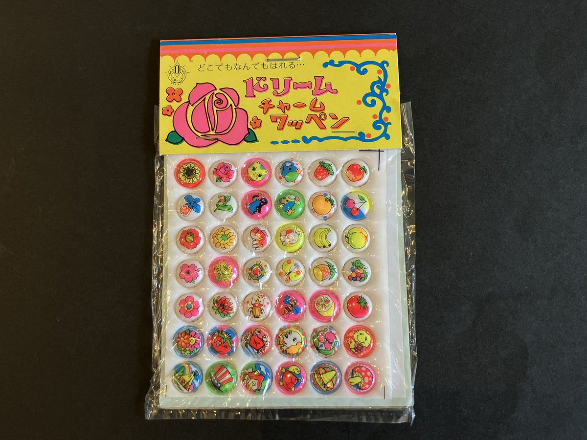 ataro_misuta's tweet photo. 昭和のボンボンドロップシール
『ドリームチャームワッペン』だ！！！！

どこでもなんでもはれる•••

#蟹グッズクラブ https://t.co/3sLqBeQ04y
