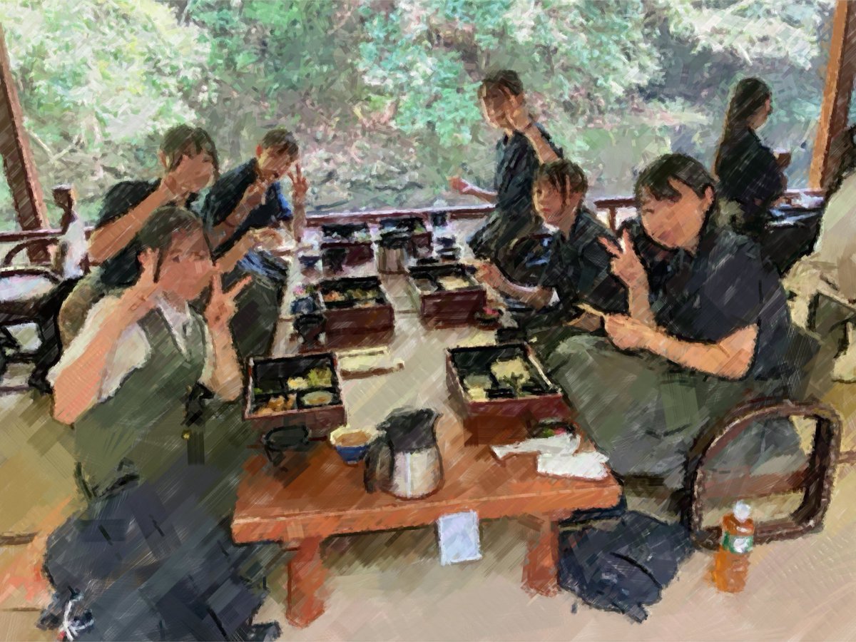 onarimonjh's tweet photo. 夏季学園２日目⑥
のんびりと景色と料理を楽しんでいます。 https://t.co/nMTlW2eggG