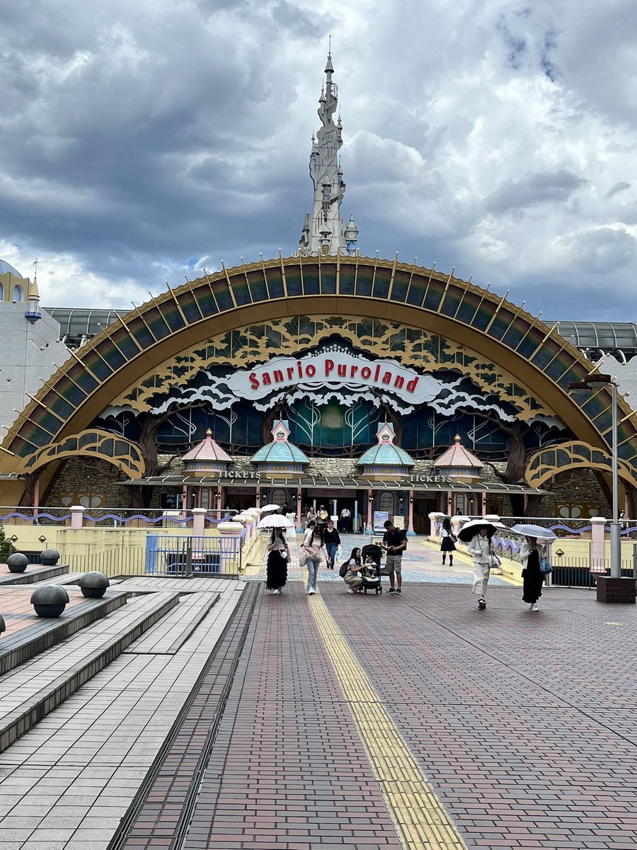 aibaaruX's tweet photo. ウン十年ぶりのピューロランド✨
パレードで踊る嫁に感激( ᵒ̴̶̷̥́ ⌑ ᵒ̴̶̷̣̥̀ )💖
 #サンリオピューロランド https://t.co/4XQNXmnITC