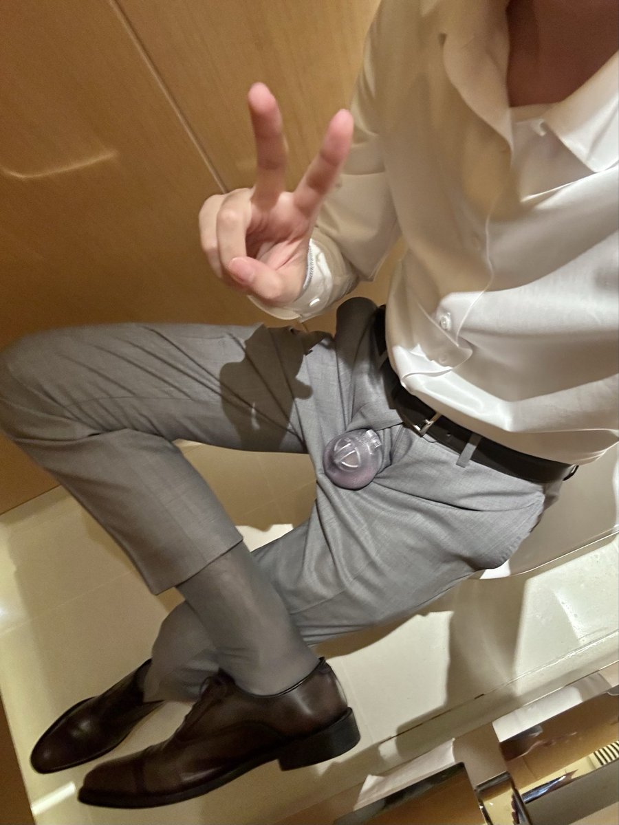 Mob2u's tweet photo. Day 4 灰色系
#chastity #正装 https://t.co/u38LfiTxeo