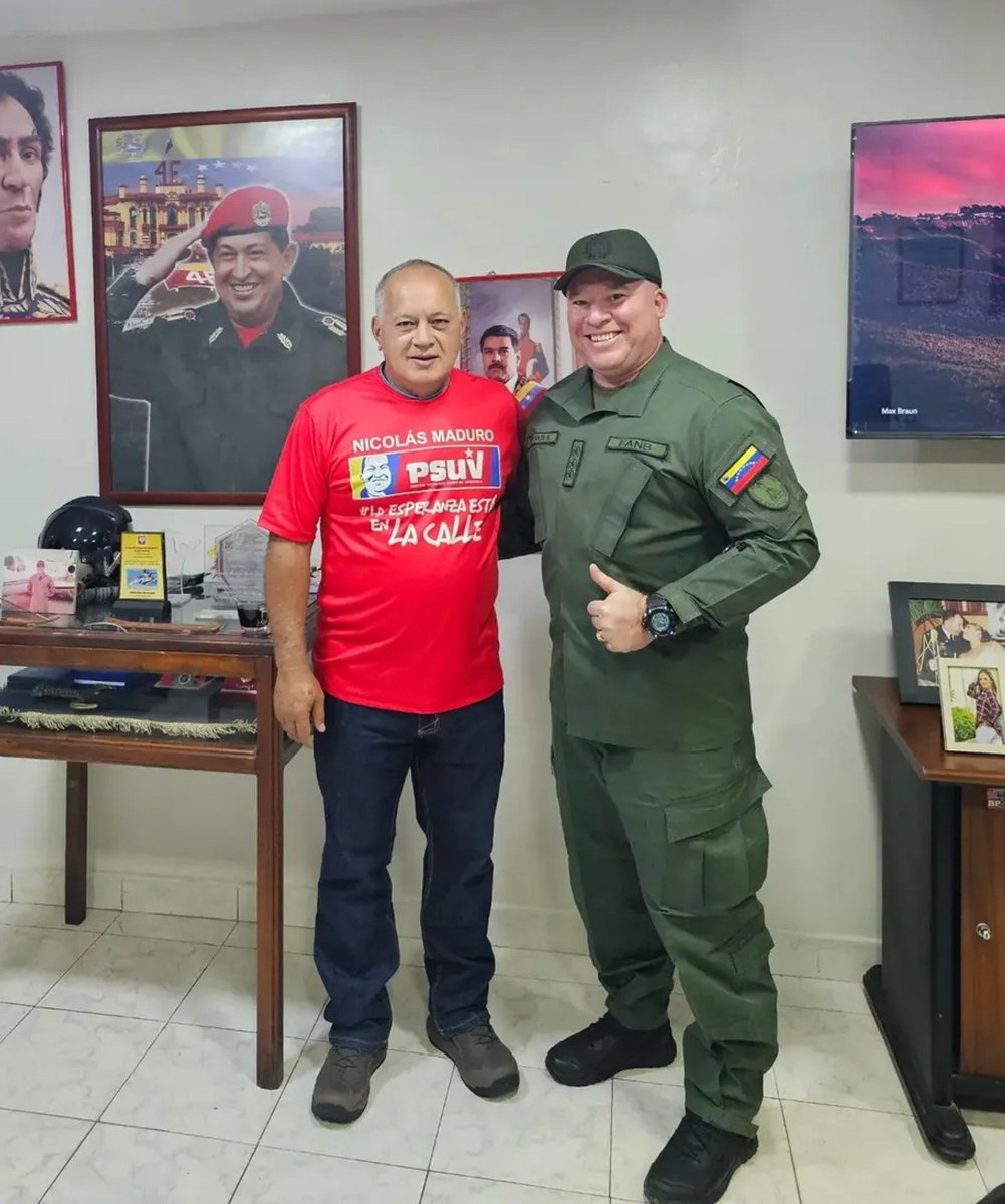 dataconfirmada's tweet photo. Identificada red de narcotráfico al servicio de Diosdado Cabello liderada por:

🔴 General de Brigada Hernán Rafael Peraza Betancourt
🔴 Gustavo Alberto Peña Contreras, Juez de El Vigía
🔴 Policías de la unidad Antidroga de la localidad

@DEAHQ
@FBI  
@SecWar 
@Southcom https://t.co/3I7zjIHEta