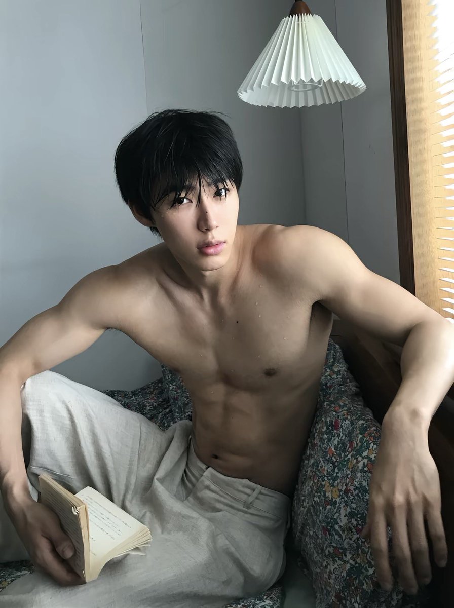 BestGayAi's tweet photo. 抖音🍠博主银河队长。很有cortis男团成员的气质。#ai #抖音网红 #通讯录 #帅哥 https://t.co/lfNZwi4Zyf