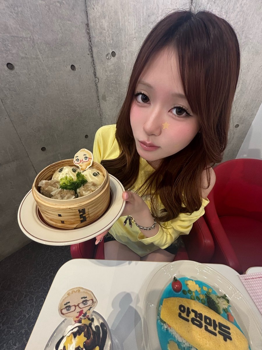 amwbspx's tweet photo. メガネ餃子カフェ(⚯)🥟💕 https://t.co/6DvIlu6ubi
