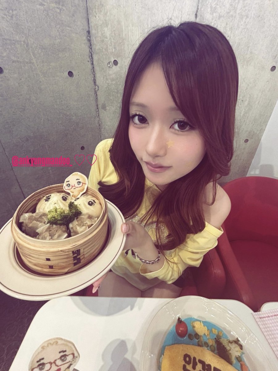 amwbspx's tweet photo. メガネ餃子カフェ(⚯)🥟💕 https://t.co/6DvIlu6ubi