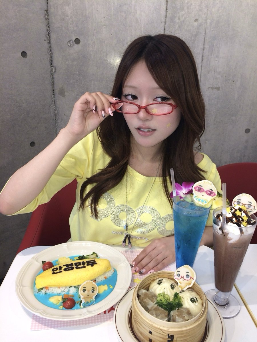 amwbspx's tweet photo. メガネ餃子カフェ(⚯)🥟💕 https://t.co/6DvIlu6ubi