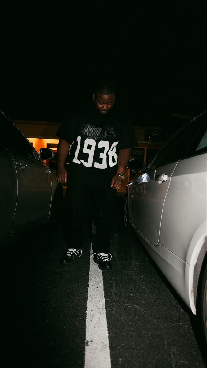 younginchriso's tweet photo. I went #KnotWtr 💧 on ‘em…3 months later I went 2x Platinum on em 💿💿 🤙🏾🤙🏾 

https://t.co/G1MmX3SETk (SHOP w/ Knotwtr! USE MY PROMO CODE: YOUNGCHRIS20)

#YounginChriso #AyeChrisoMadeThisBeat 🎹 #YounginChrisoBeats #FreeT9ine https://t.co/bRpFbQoNcx