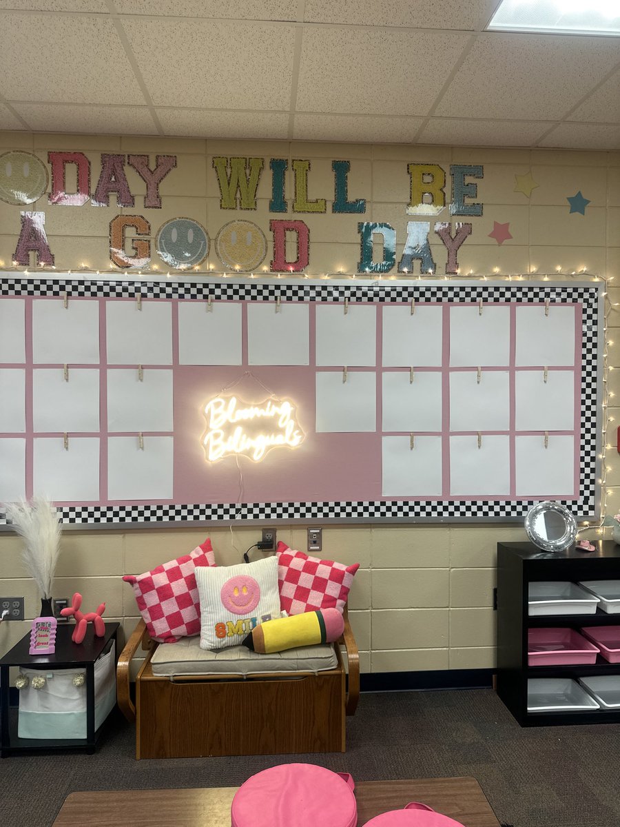 Yesiiimac's tweet photo. Hello friends!
I need your help to #clearthelist !

🍎 Kindergarten Dual Language 
✏️ Title 1 School
❤️ Year 11
📚 Each donation will help with our classroom &amp; learning environment. 
💕 Thank you

https://t.co/zaX8otG4RC https://t.co/wwADgVcBj5