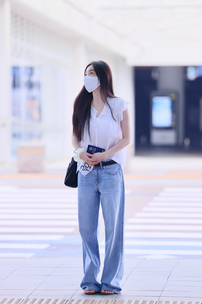 luo_603's tweet photo. 260717 #아이린 #Irene 🛫 https://t.co/9YNuv037ZZ
