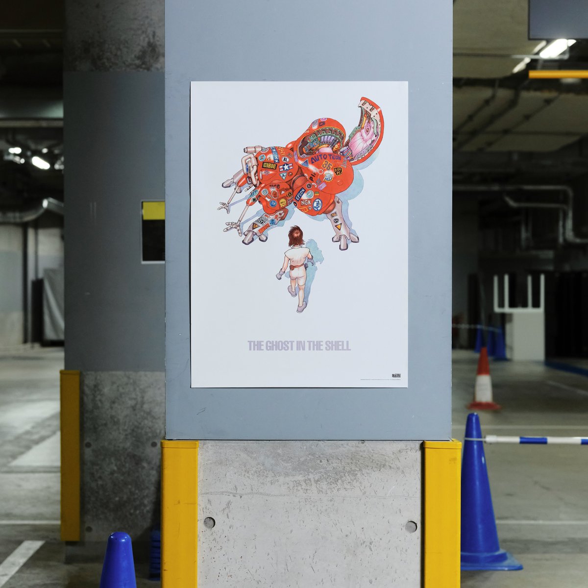 shirow_ex's tweet photo. 【士郎正宗の世界展 アーティストコラボ】

本日は「大友克洋×攻殻機動隊」トリビュートイラストによるコラボアイテムをご紹介！

■コラボTシャツ　大友克洋　8,800円（税込）
■コラボポスター　大友克洋　1,100円（税込）
■コラボポストカード　大友克洋　220円（税込）

大友克洋氏による、士郎正宗リスペクトの一枚。会場でぜひご覧ください。

▼名古屋会場 チケット好評発売中！
https://t.co/tTIHZDVZdM

#士郎正宗の世界展
#攻殻機動隊
#大友克洋
#松坂屋名古屋店