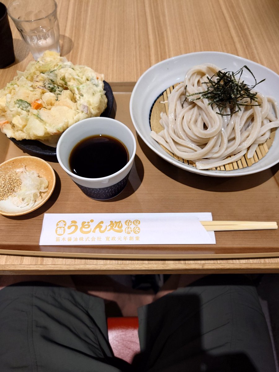 kt19010392's tweet photo. お昼はこちら���
クレアモールに戻ってうどん🤤
かき揚げが結構大きいです😲 https://t.co/RbMP7duaEH