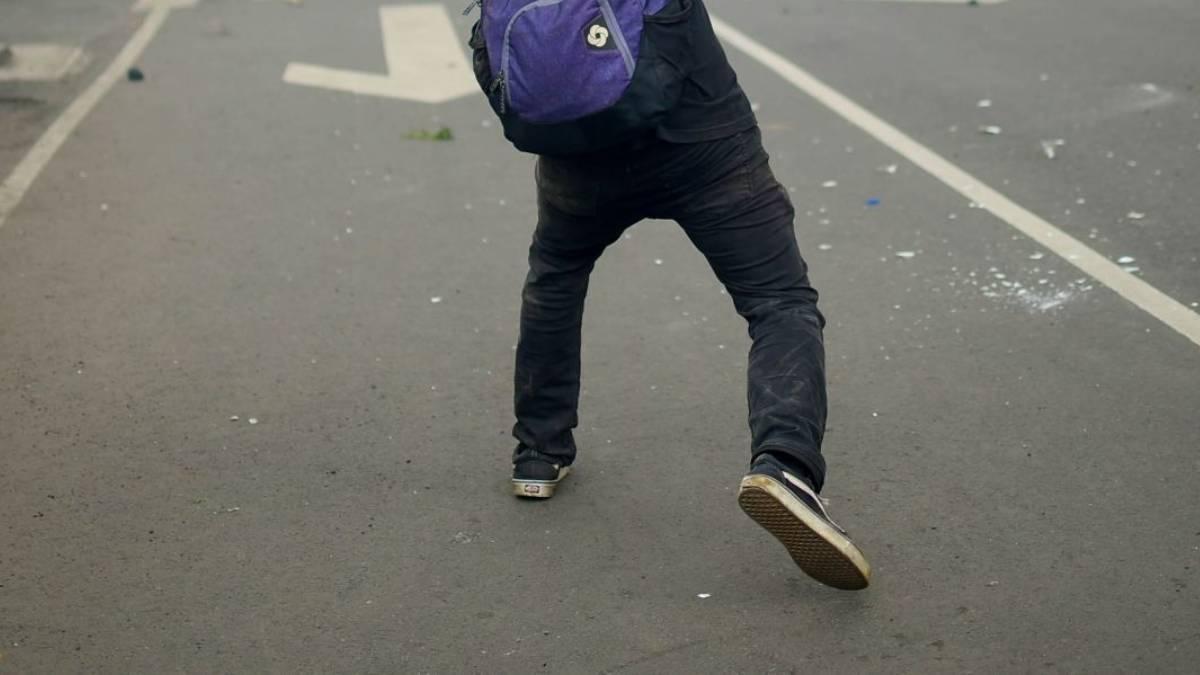 UnoNoticias's tweet photo. Las novatadas pueden terminar en violencia, lesiones graves e incluso la muerte si rebasan los límites. #Novatadas https://t.co/jlV0WvtJyi https://t.co/WuqtRM70Jv