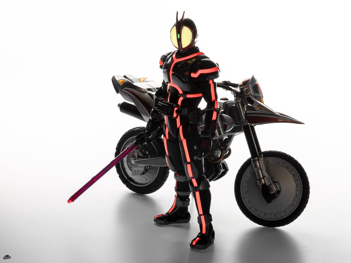 Likahao2's tweet photo. Night Color Ver.
#仮面ライダーファイズ 
#t_shf https://t.co/Q19PnijRcG