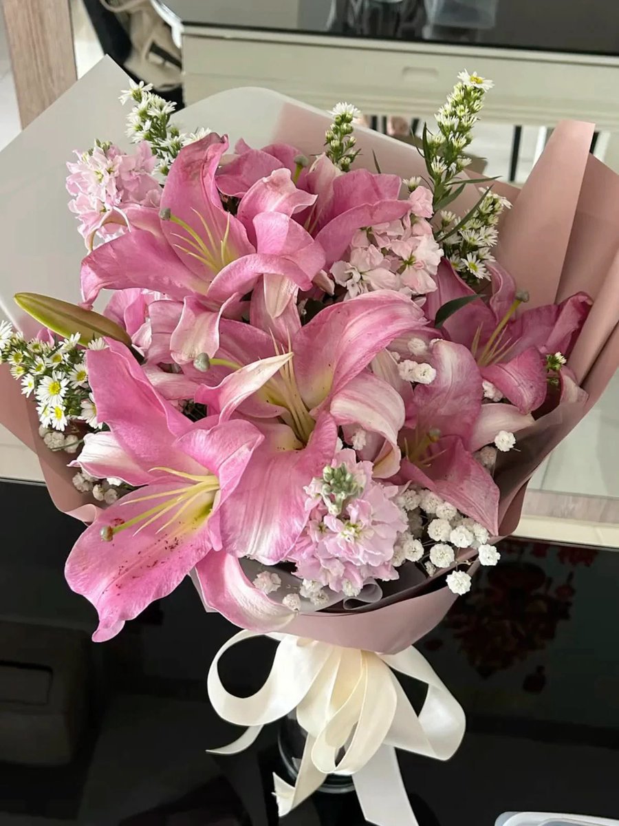 Liliestulipssss's tweet photo. https://t.co/PZKA495W8d