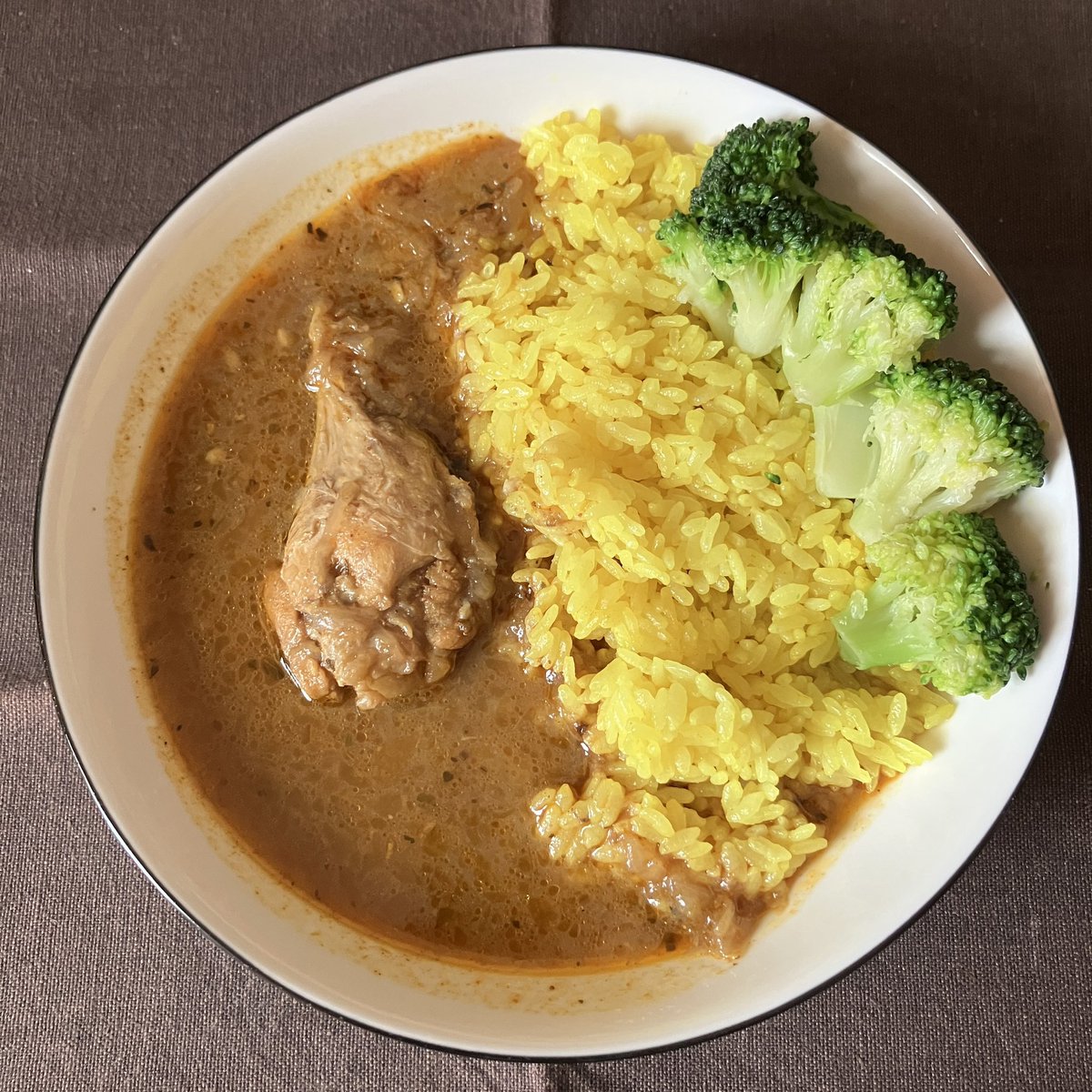kazugadget's tweet photo. 散髪から帰宅後のスープカレー
今回はお試しで玉葱と手羽元だけで作ってみた
概ね思惑通りの味に仕上がって美味くてご機嫌
これを基本にしてこれもここからあれこれアレンジしていくつもり https://t.co/pF3zb8Bqg1