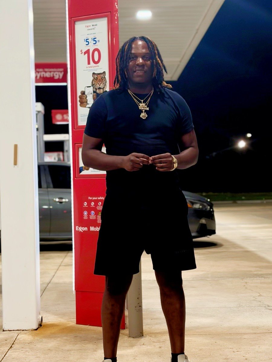 OnPointLeafa's tweet photo. Your type of man huh 🖤

#MemphisTn
#Memphis https://t.co/fVWTE2AOSm