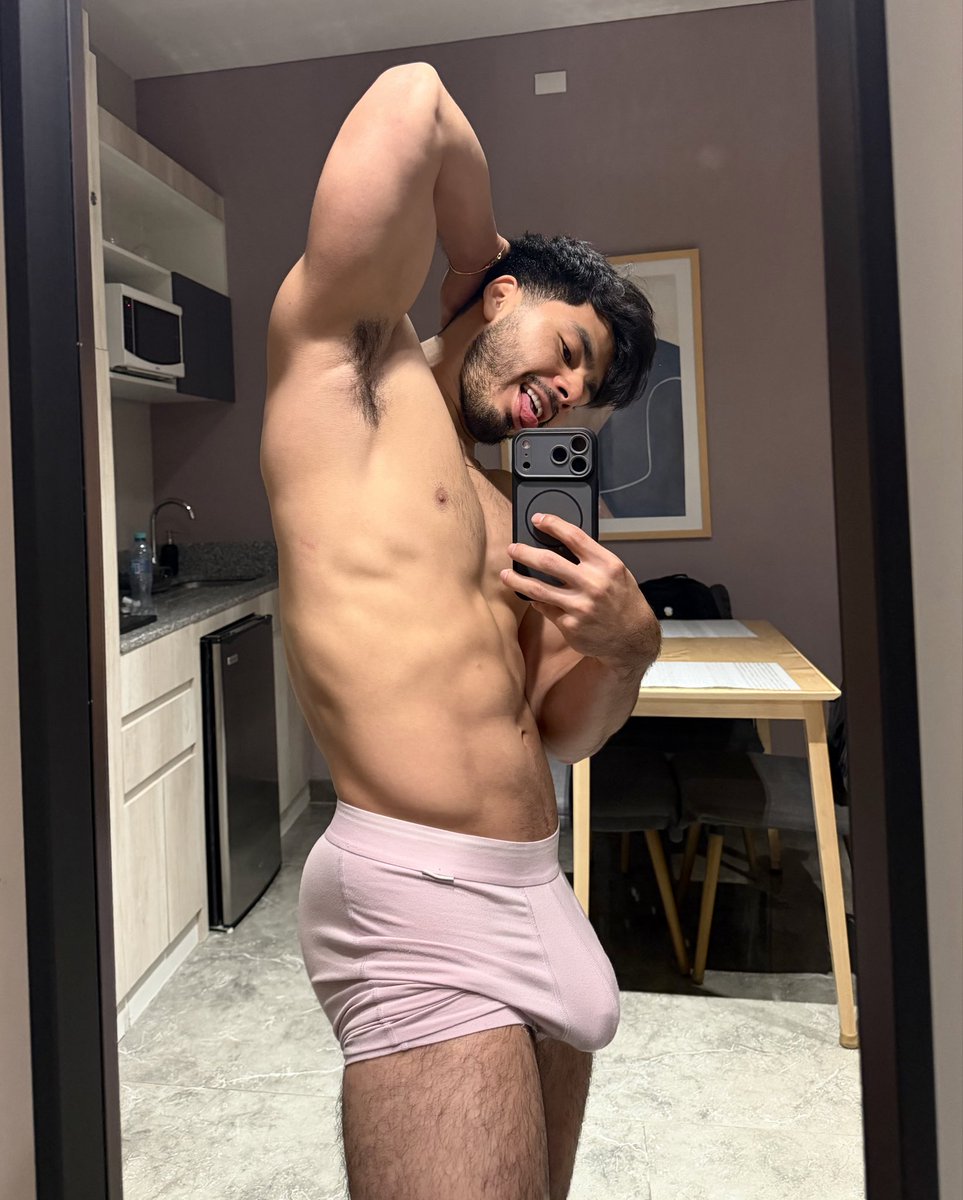 jorgecardenaxxx's tweet photo. Me queda el rosa no? 🌷🌷🌷

https://t.co/N4fkRGkaoo https://t.co/rjnentt2Ho