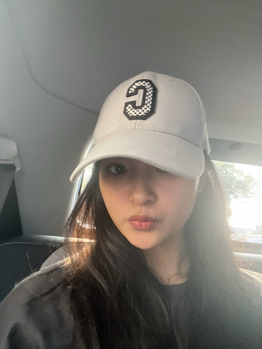 Elin_JKT48's tweet photo. #Thefaday 💛 https://t.co/SanVYMn9Bh