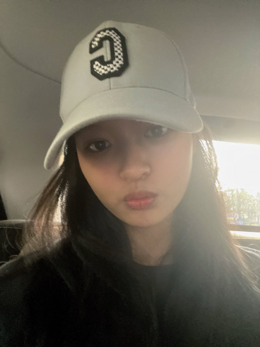 Elin_JKT48's tweet photo. #Thefaday 💛 https://t.co/SanVYMn9Bh