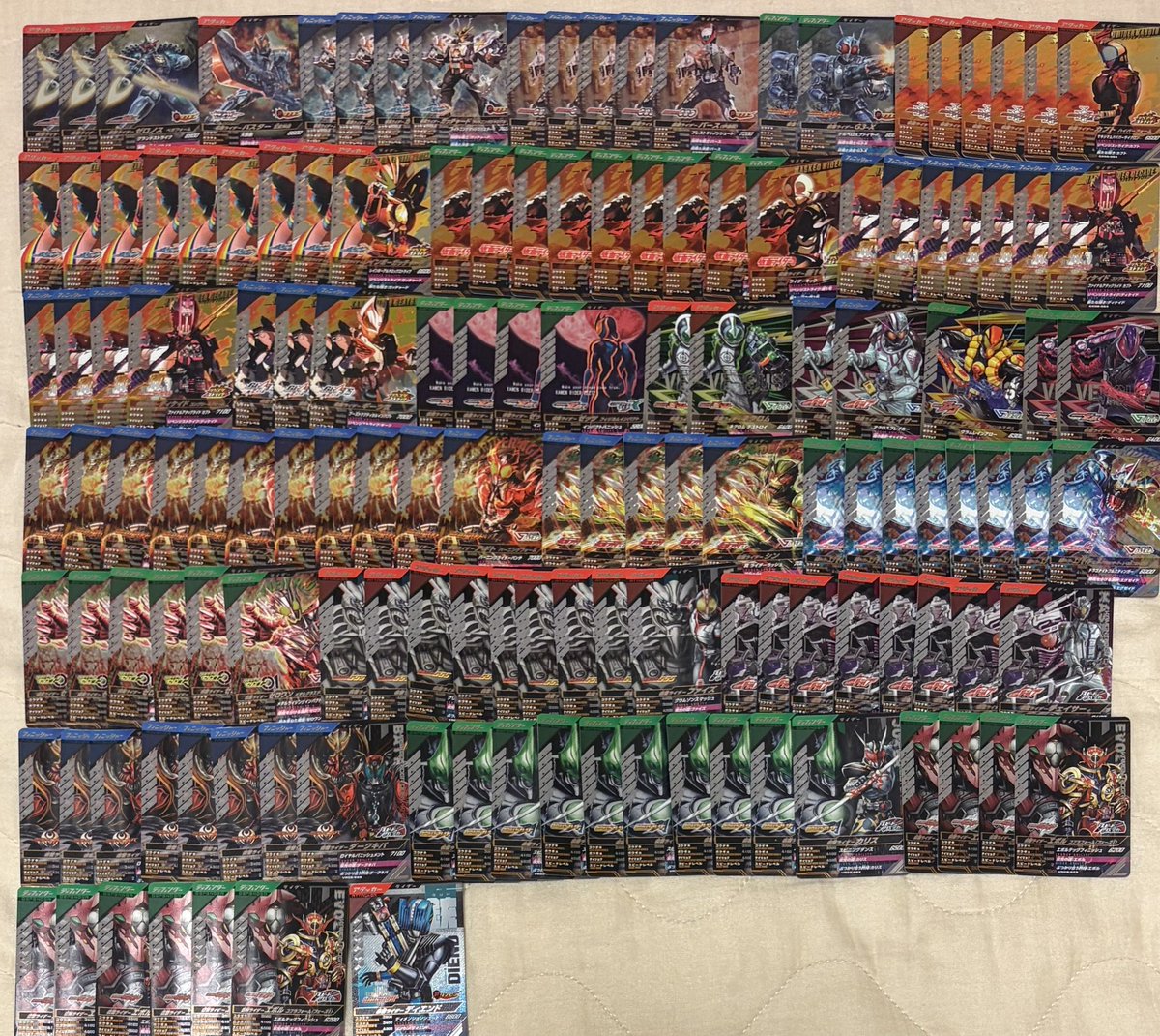 mln_00000's tweet photo. 仮面ライダー 交換

求 未所持LR or ウィザード > スペクター > ゴースト、バース・デイ、ノクスミッドナイトシャドウ > オーズ > 平成2期ライダー

譲 画像1ｰ4(VR弾N,R全種)

比率違い◎
郵送交換
初期難等気にしない方のみ
交換可能な物記載しお声掛けいただけますと幸いです。

 #ガンバレジェンズ https://t.co/jMOdHYhKXa