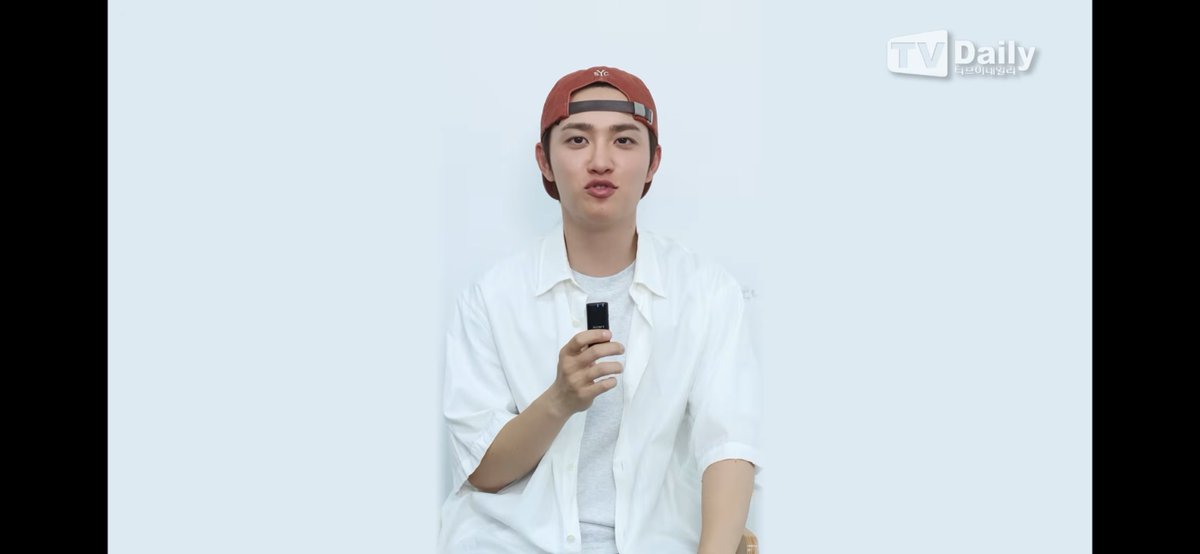 EXOGlobal's tweet photo. [VIDEO] 260730 [4K] 도경수(D.O.), 'KWDA 10주년 축하합니다~🥳' 장꾸미 하트입으로 전하는 축하 인사❤️  | 2026 KWDA - #DOHKYUNGSOO 
🔗 https://t.co/eFOltn9Y1K

#EXO #엑소 @weareoneEXO @DOHKYUNGSOO_X https://t.co/Oe4aNjU4RC