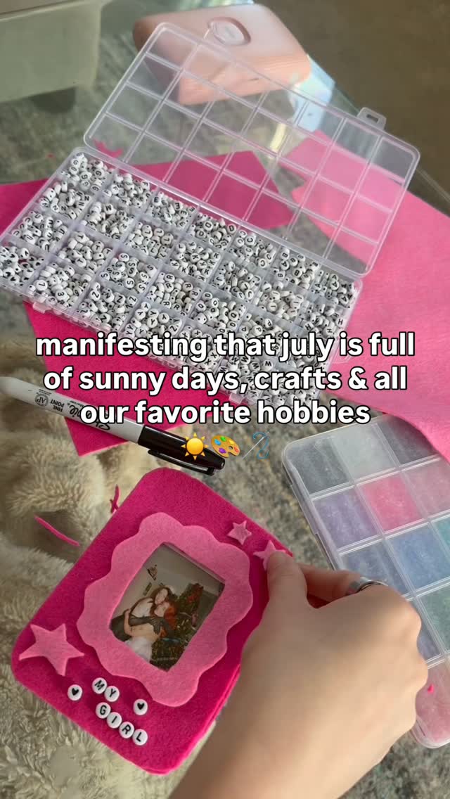diaryoflo_lbcx's tweet photo. me + hobbies = <3!!!!

i’ve been trying to fill my weekends with as LITTLE phone time as possible &amp; if you’re the same, here are some fun ideas for you to do this weekend :)

#hobbies #cozyhobbies #hobby #cozyathome https://t.co/1BkWViOlMw