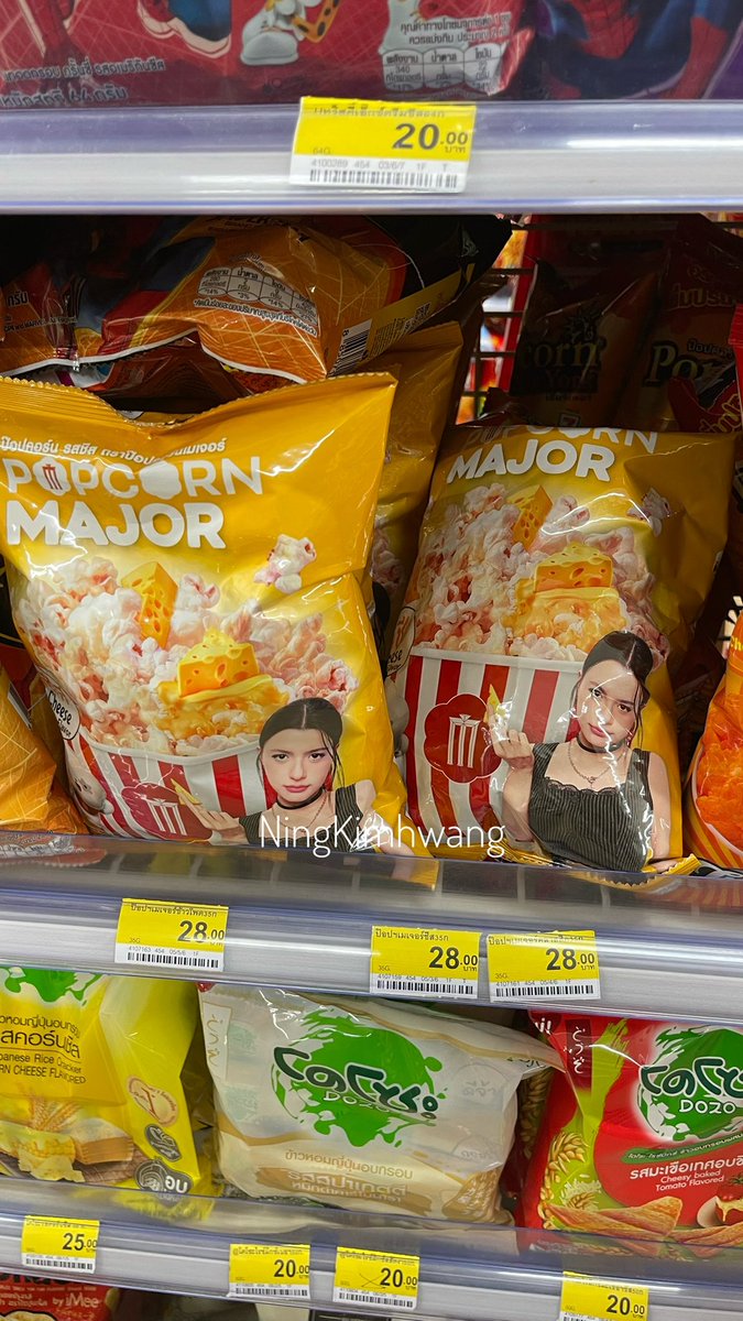 LOvSoshi's tweet photo. ว๊ายยยยยยเจอเบคกี้สาขานี้แล้วววววว ฮือออออออ #PopcornMajor หายากส์มากกกกกก เจอแล้วต้องรีบซื้ออออ กรี๊ดดดดด สาขานี้ดิฉันเหมาแล้วค่ะ เสียใจด้วยยยย มีแค่ 6 ห่ออีก ราคาเต็มด้วย แต่มีหน้าเบคกี้ทุกซองเลย😍🥰 ชอบค่ะ 

#เบคกี้ติดป๊อปคอร์นเมเจอร์ 
#BeckyArmstrong‌ #beckysangels‌‌ https://t.co/zpRW9PIEET