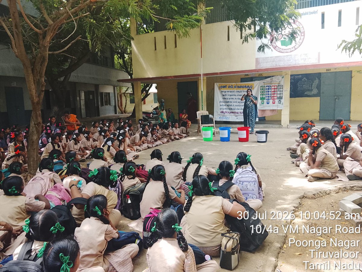tiruvalur's tweet photo. Today, at RM Jain Girls' Higher Secondary School in Thiruvallur Municipality, the art troupe 'Bharani Stage' explained to students—through a play—how to segregate waste into four categories. https://t.co/wJnUNz277E